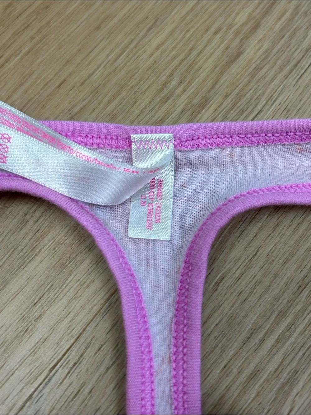 PINK Victoria’s Secret Thong Panty M